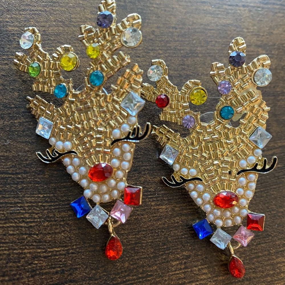 Large reindeer earrings + 6 more pairs of holiday earrings!